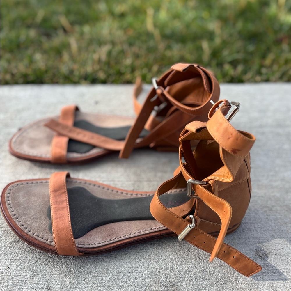 Free People Tan leather strappy Sandals + Size 8.5